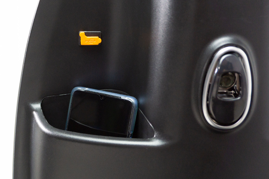 S3 Staufach und USB